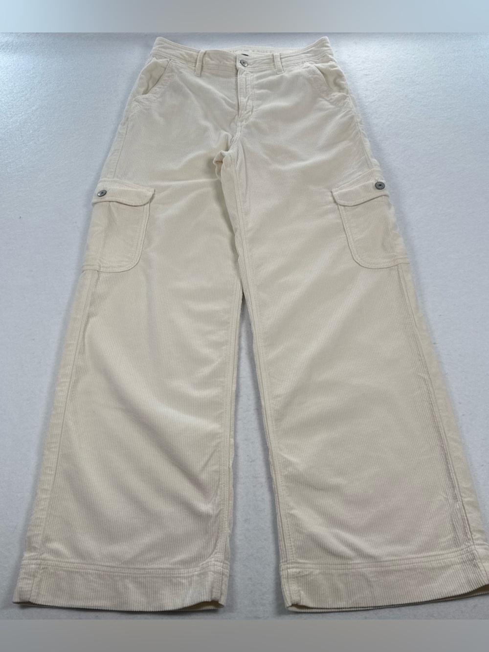 American Eagle Outfitters Women’s 8 Ivory Corduroy Cargo Pants Stretch Pockets - Picture 7 of 9
